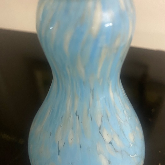 Vintage Hand Blown Art Glass Bud Vase Swirled Light Blue White 4.5” Tall - Picture 3 of 9